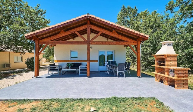 Detached villa for 4 people, 1 bathroom, valley view; sleeps 6