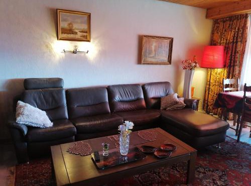 Geschäfts oder Ferienwohnung 53m2 gross in zwischen Olten und Aarau möbliert Internet Küche mit schöner Aussicht Parkplatz gratis Mit Hund moeglich