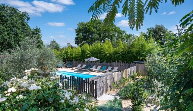 Gite Bouconne, air-conditioned studio with terrace for 1 or 2 people - shared outdoor swimming pool