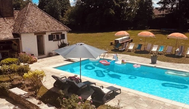 House with Pool & Tennis 50min from Paris 2ha Estate - 9 Bedrooms - Sleeps 14