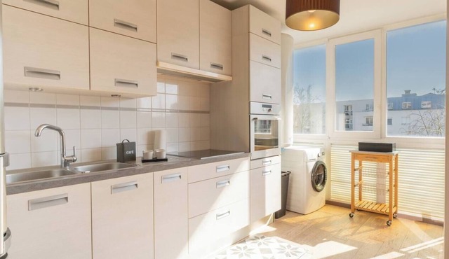 Ideal location | Private garage | Bright