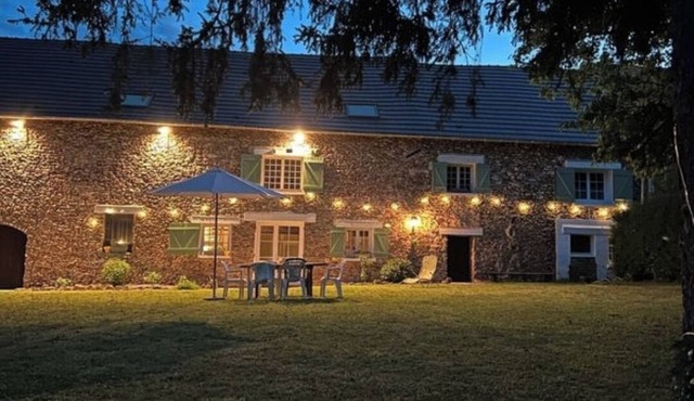 Large house with swimming pool - sleeps 13, sleeps 25 - near Paris