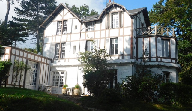 Large villa typical from Normandy, by the sea, for seminars and holidays in 2013