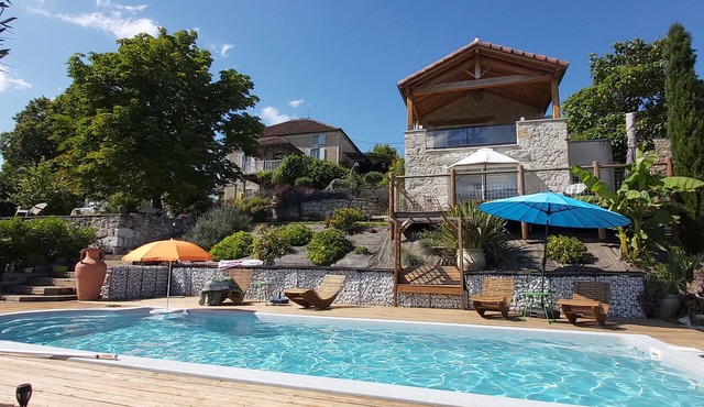 Le gîte Bellevue Piscine-Jacuzzi- Nature-Zen at MONTJOI in Tarn & Garonne