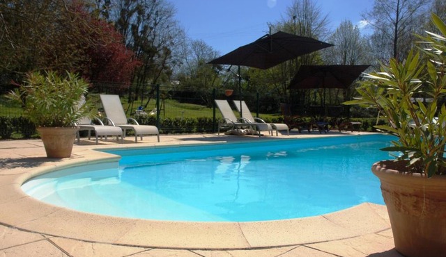 Le Logis du Pressoir Chambre d'Hotes Bed & Breakfast in beautiful 18th Century Estate in the heart of the Loire Valley with heated pool and extensive grounds