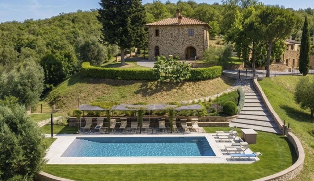 Lovely apartment for 6 guests with pool, WIFI, A/C, TV, patio and pets allowed