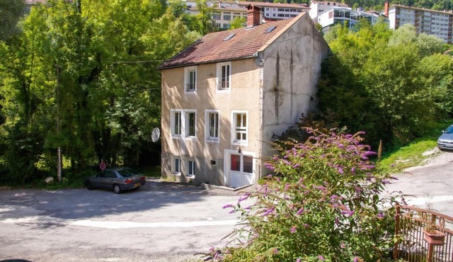Maison familiale spacieuse à Saint-Claude, vue sur la rivière