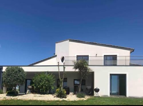 maison moderne avec piscine