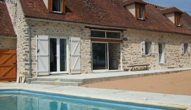 Modern Rustic Cottage with Pool and Pets Allowed