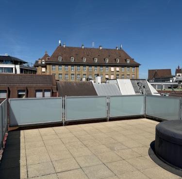 New Penthouse Loft with Rooftop Terrace 50sqm, Hot Tub, Open Kitchen Island, 2 BR, City Center