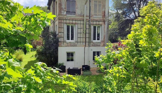 Private flat in 1803 house with 5 ha garden + woods, 30 mns drive from Honfleur.