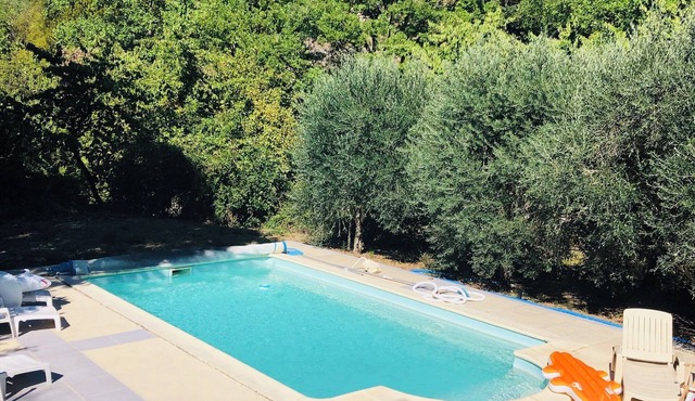 Quiet house with swimming pool, not overlooked