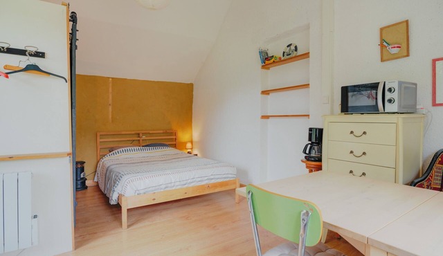 Studio Apartment 'Gite 2 Personnes Sauna Et Étang' with Shared Garden and Wi-Fi
