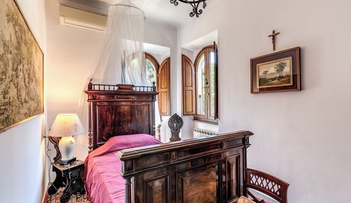 Basic Single Room, Garden View